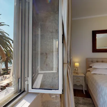 아파트 Chrysanta *