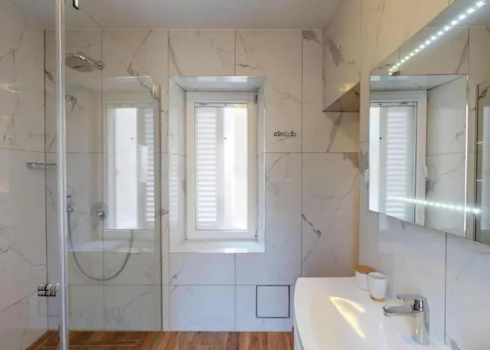 Chrysanta Сплит