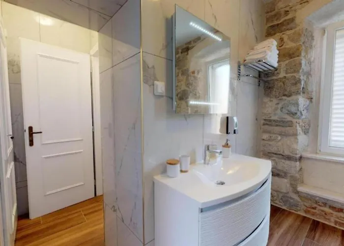 Chrysanta Апартаменты *