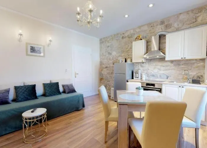 Апартаменты Chrysanta *