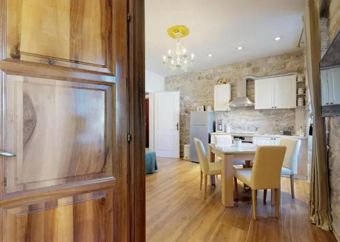 Апартаменты Chrysanta *