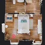 Chrysanta Apartment Split