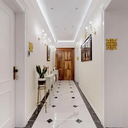 Chrysanta Apartment *